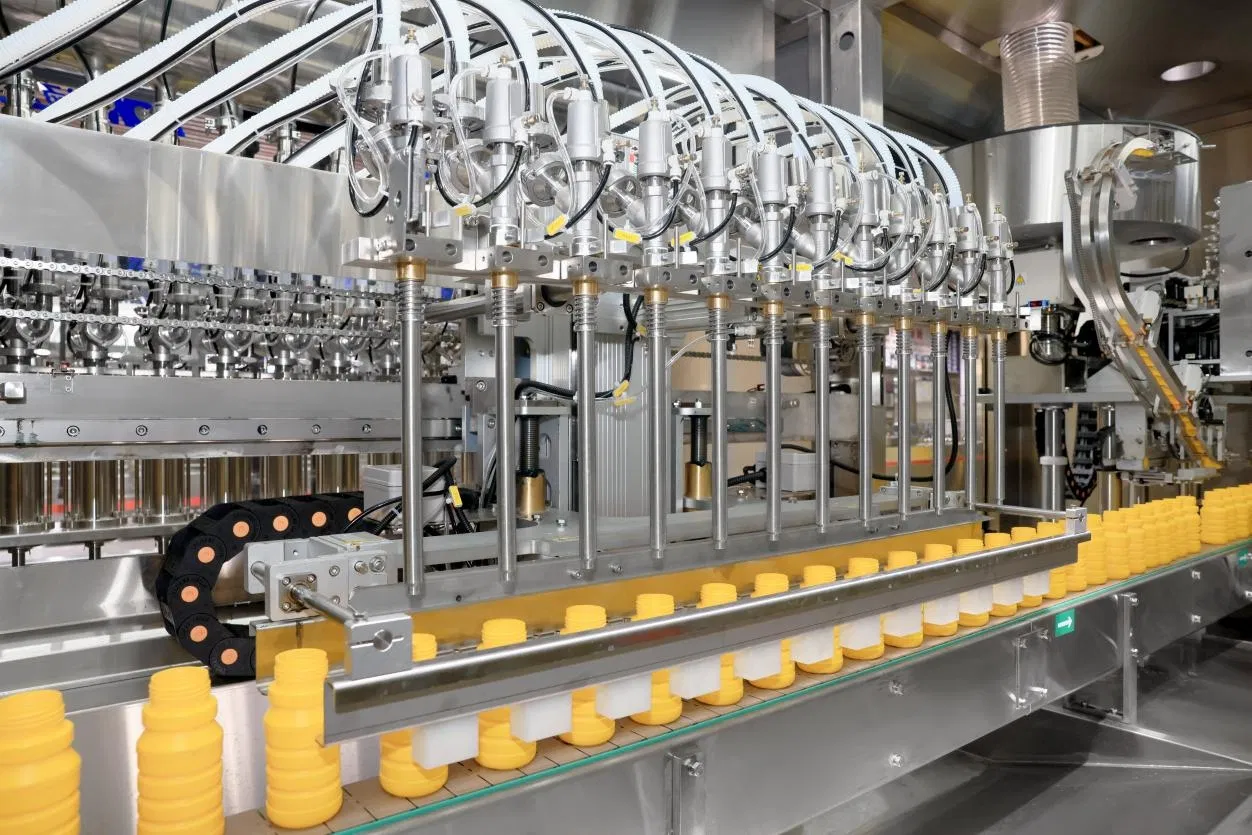 Machine automatique &agrave; grande vitesse de remplissage, de bouchage et d'emballage d'huile comestible, d'huile d'assaisonnement, de sauce, de jus et de vinaigre (1L-5L) 5