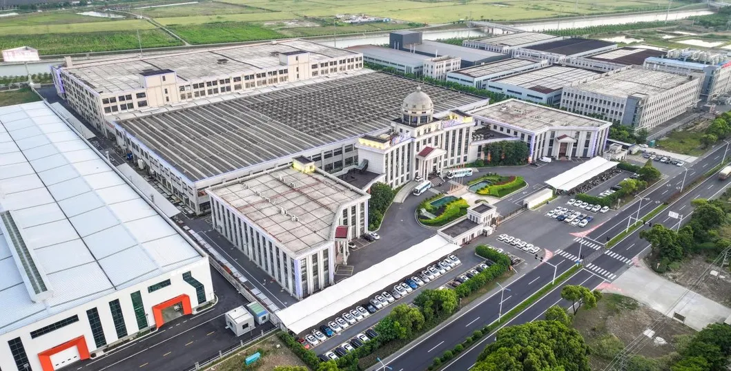 Machine automatique de remplissage de lubrifiants chimiques pour l'industrie 7